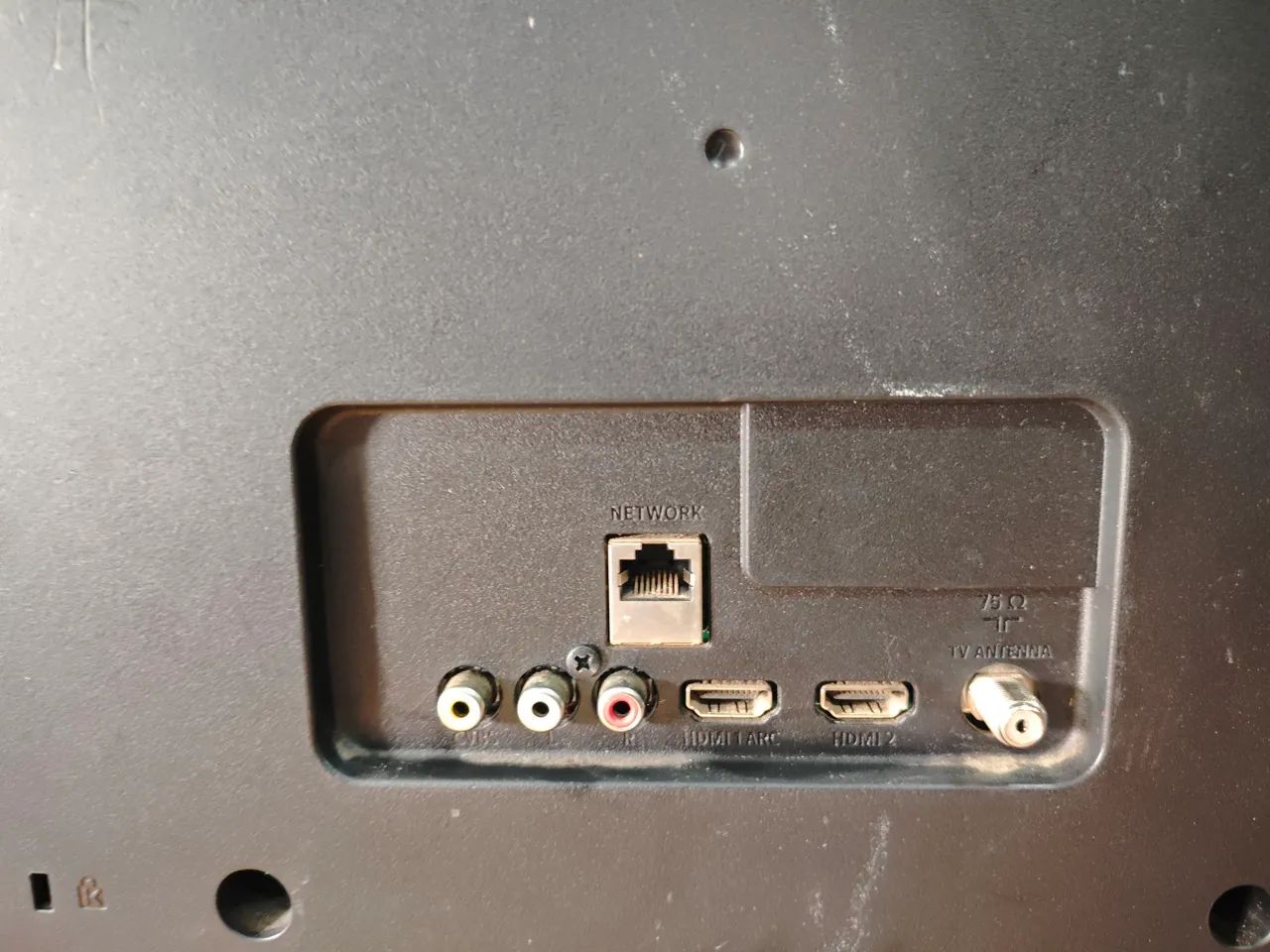 SMART TV 32 AOC Roku Polegadas com cabo e controle e pés funcionando perfeitamente  - Foto 4