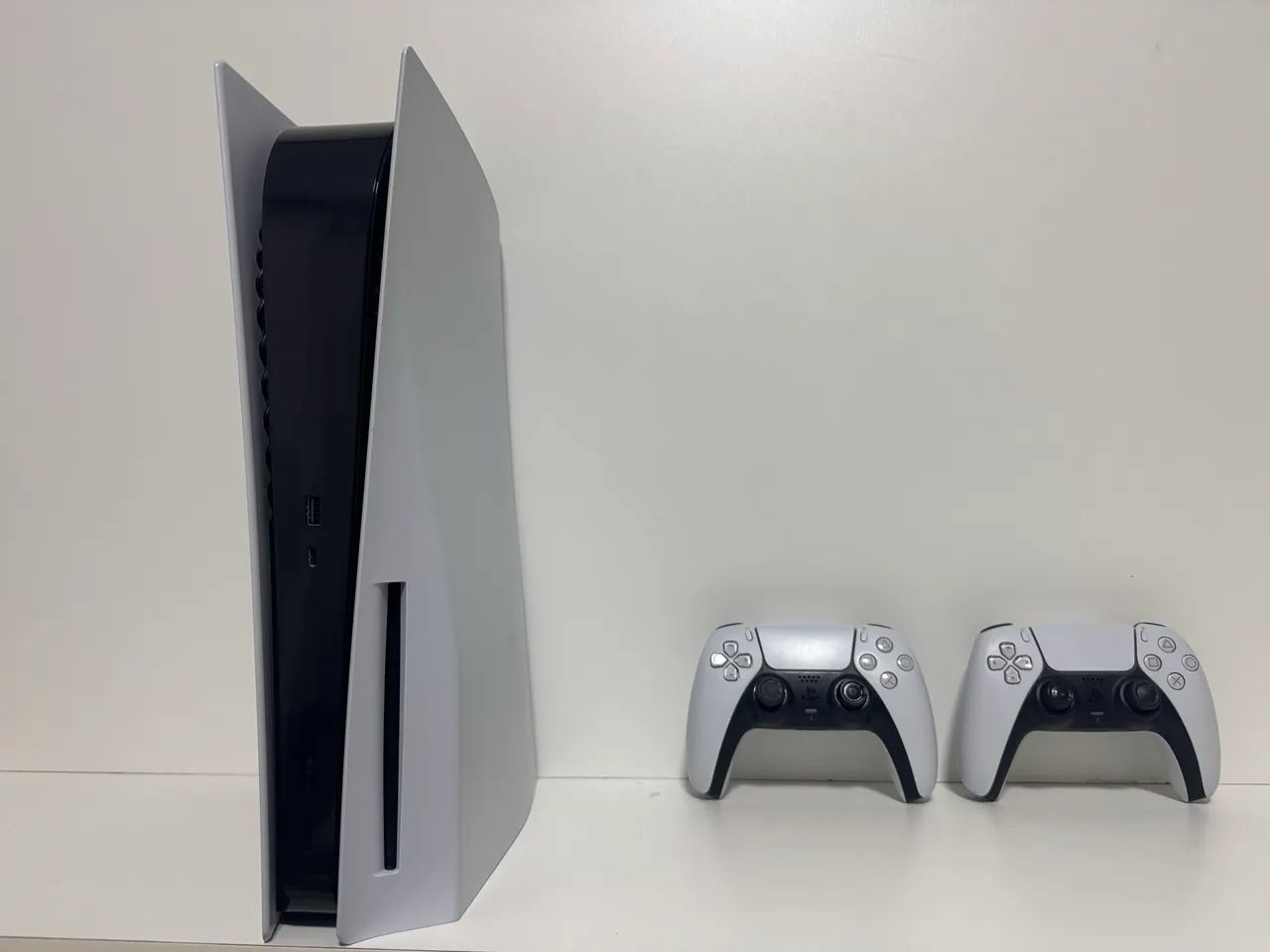 PS5 FAT, COM LEITOR DE DISCO, 825GB, 2 CONTROLES  - Foto 3