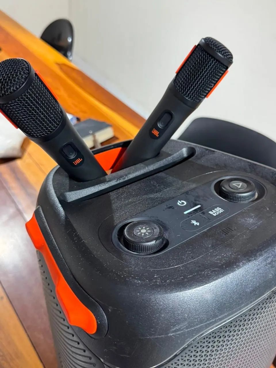 JBL Boombox 110 com 2 microfones  - Foto 2
