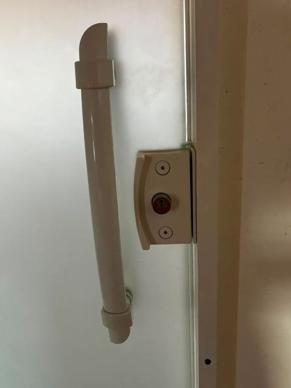 PORTA DE VIDRO JATEADO 8MM + PERFIL DE ALUMÍNIO - R$ 630,00 - Foto 5