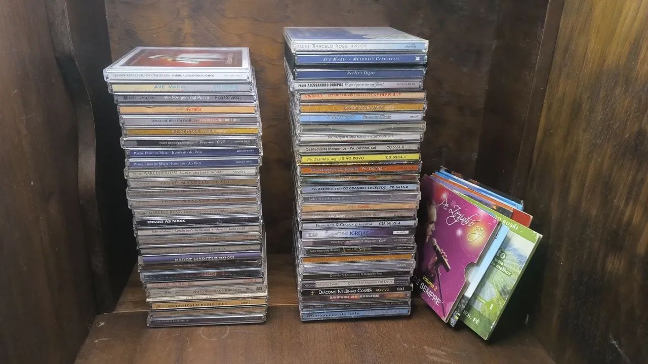 Lote 60 Cds religiosos - Foto 2
