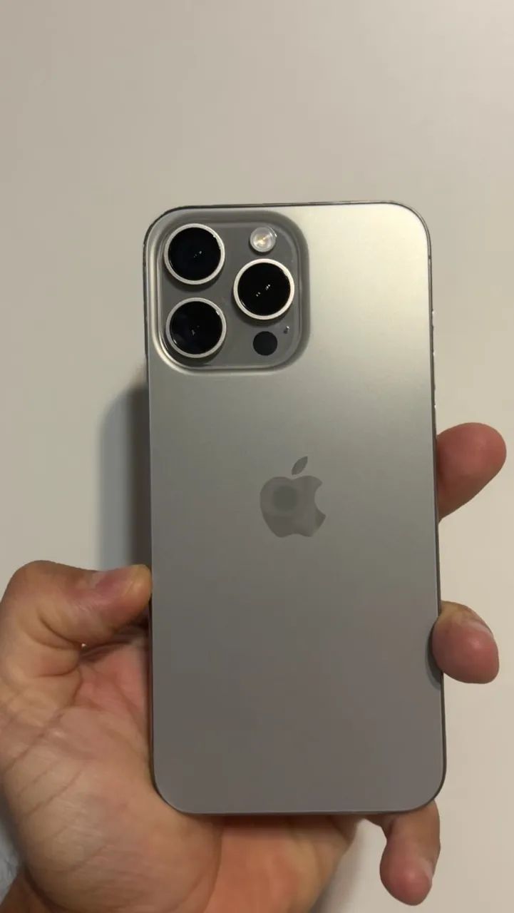 Apple iPhone 15 Pro Max 256GBシルバー 本体 Apple iPhone 15 Pro Max 256gb ZERADO - Celulares e Smartphones