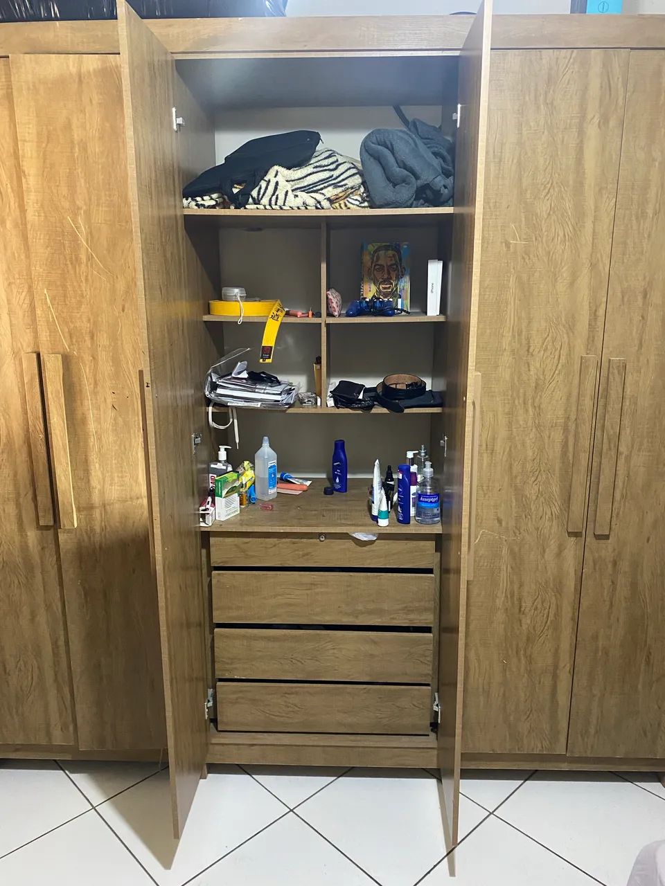 Armário 6 portas com 4 gavetas e dois espelhos  - Foto 4