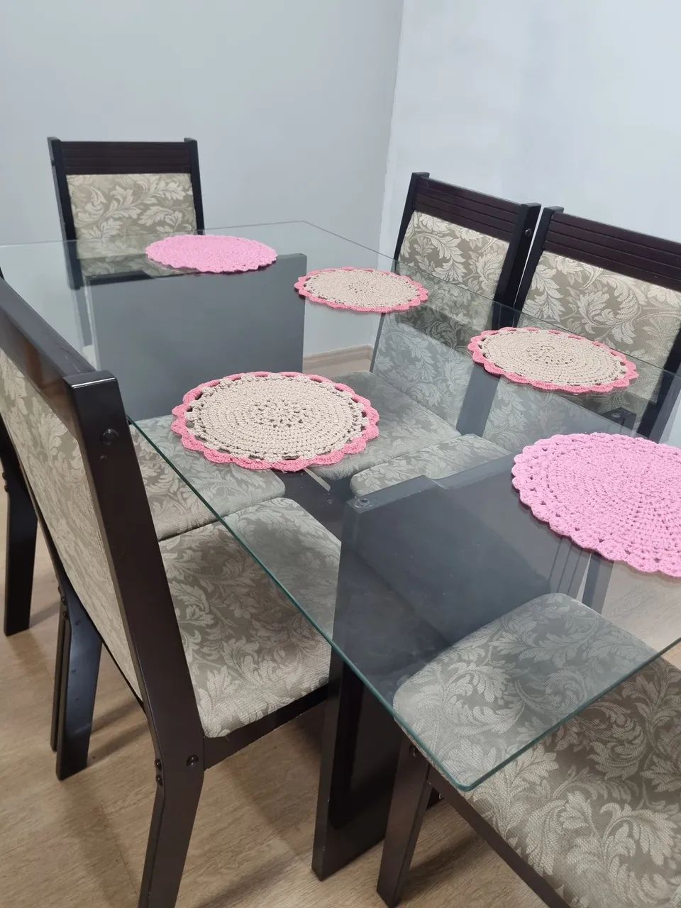 Mesa de jantar com 6 cadeiras 