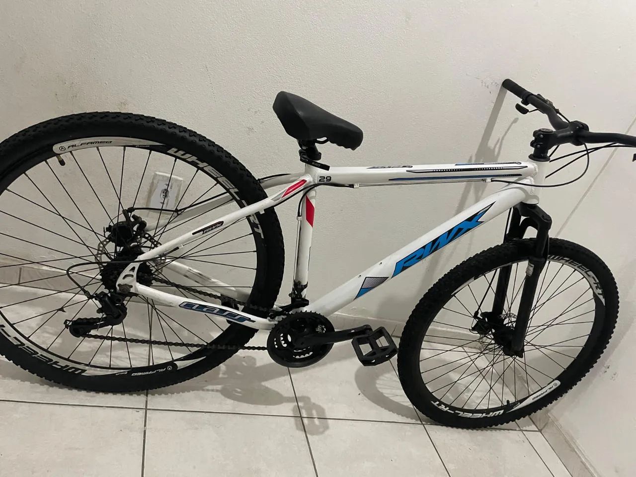 Bicicleta aro 29 branca  - Foto 4