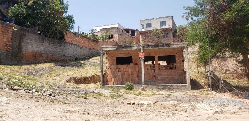 CASA 2Q, BAIRRO PERNAMBUCO/FLORESTAL