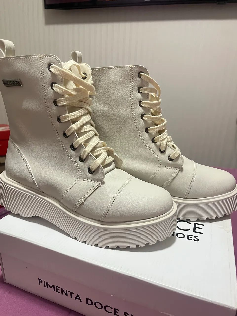 Bota Coturno Pimenta Doce Off White nº 38 - Nova, Nunca Usada - Foto 5