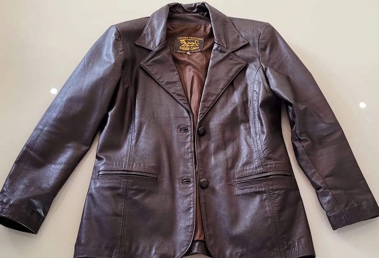 Blazer feminino em couro legítimo 