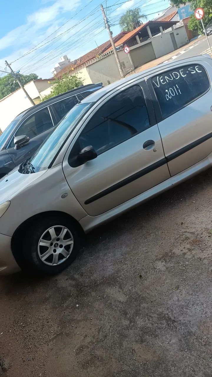 Peugeot 207 207 X-Line 1.4 Flex 8V 5p 2011
