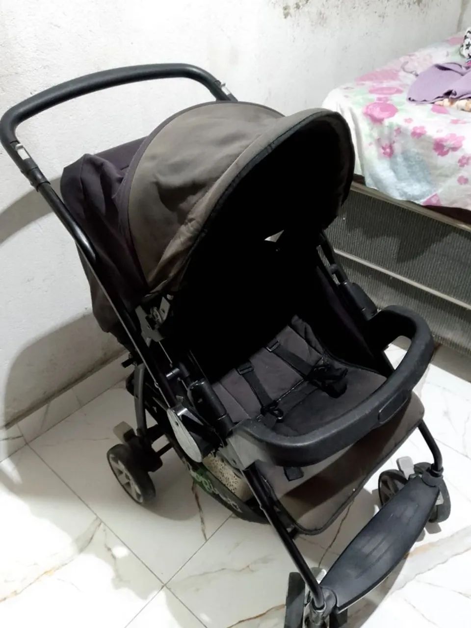 Carrinho para bebê semi-novo  - Foto 2