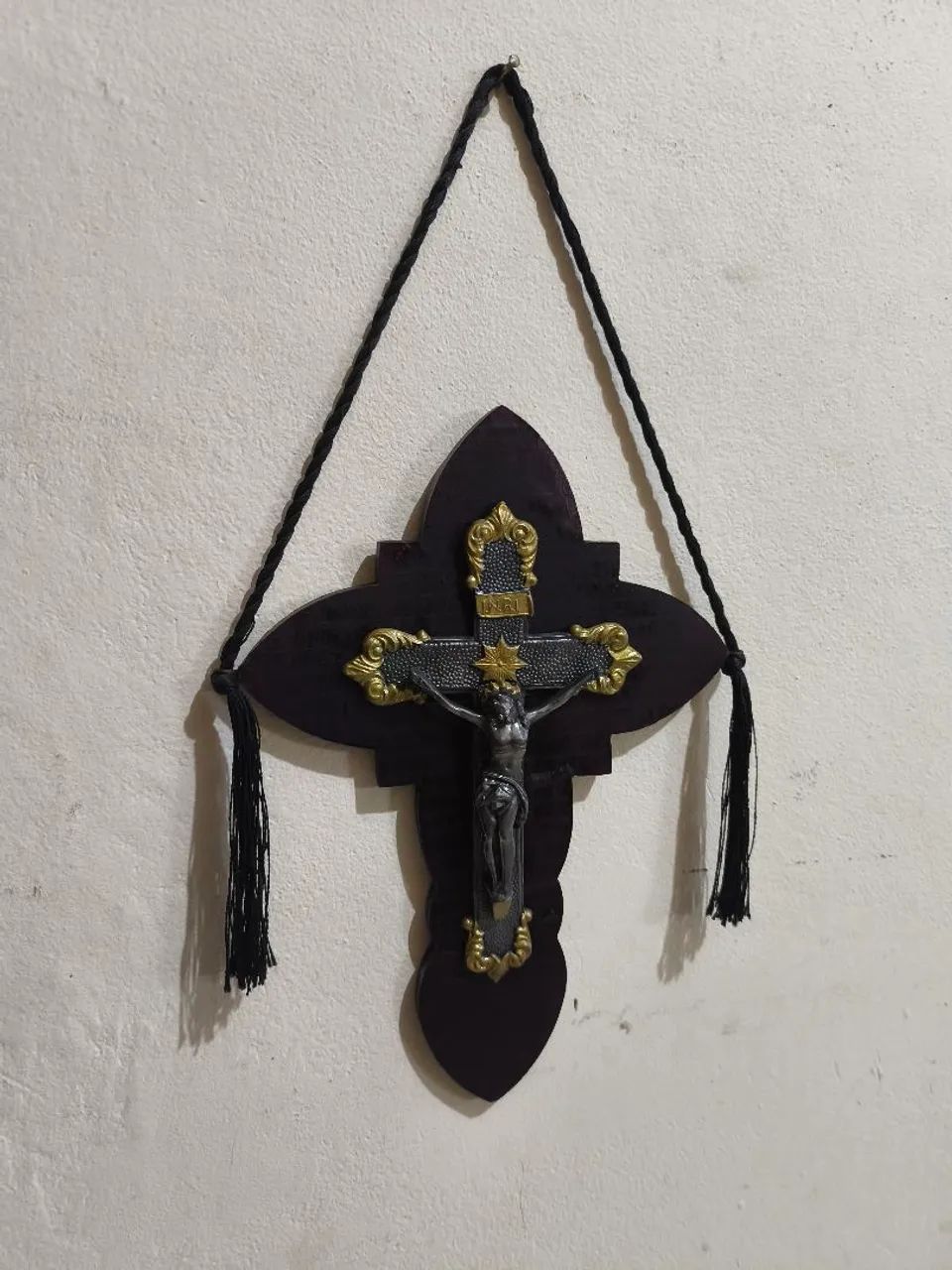 crucifixo antigo de metal com dourado de parede - Foto 5