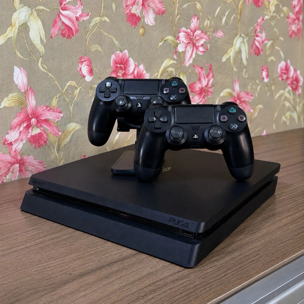 PS4 Slim 1TB  Excelente Estado