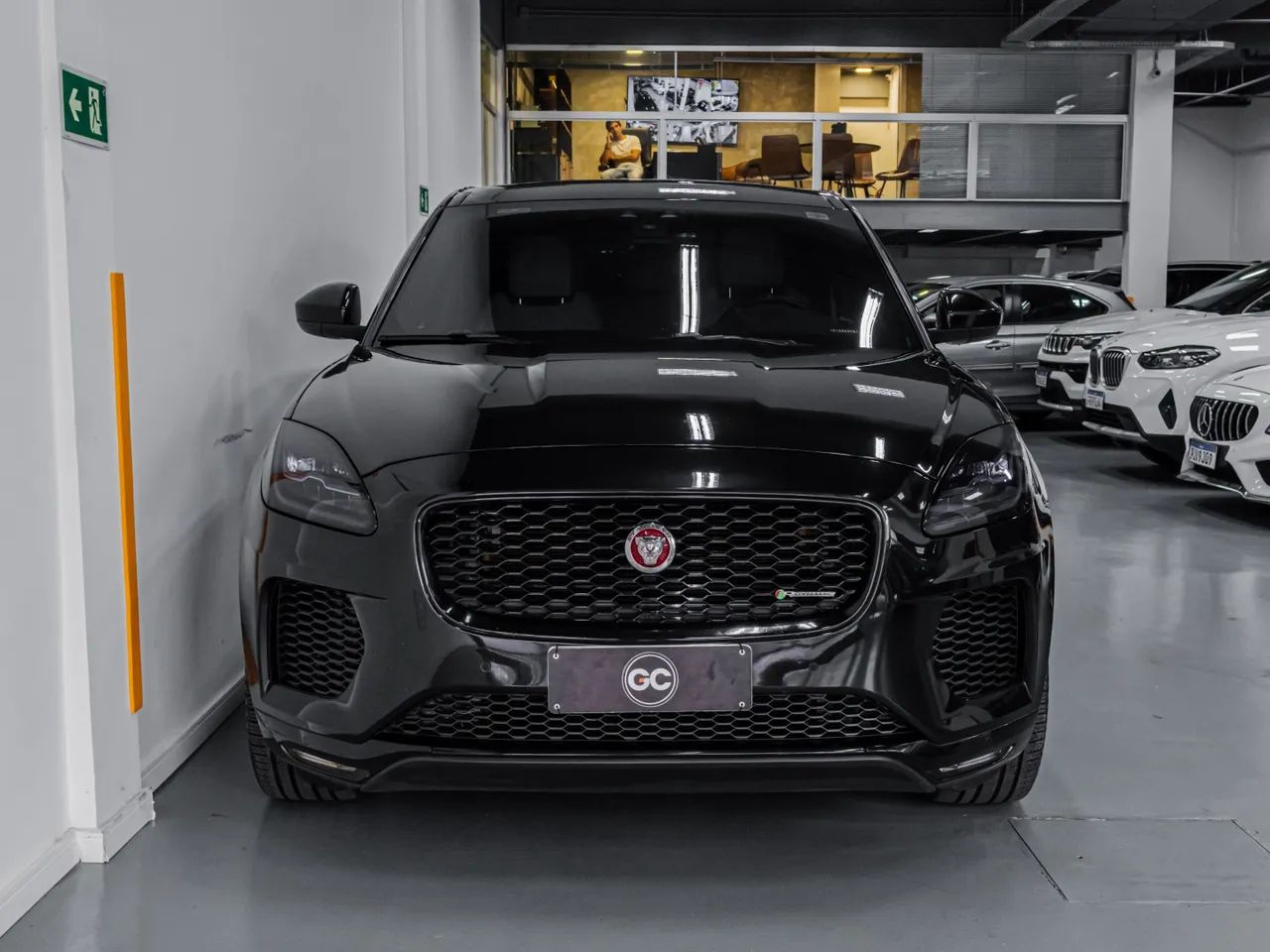Jaguar E-Pace R-dynamic S 2.0 AWD 249cv Aut. 2019 - Foto 2