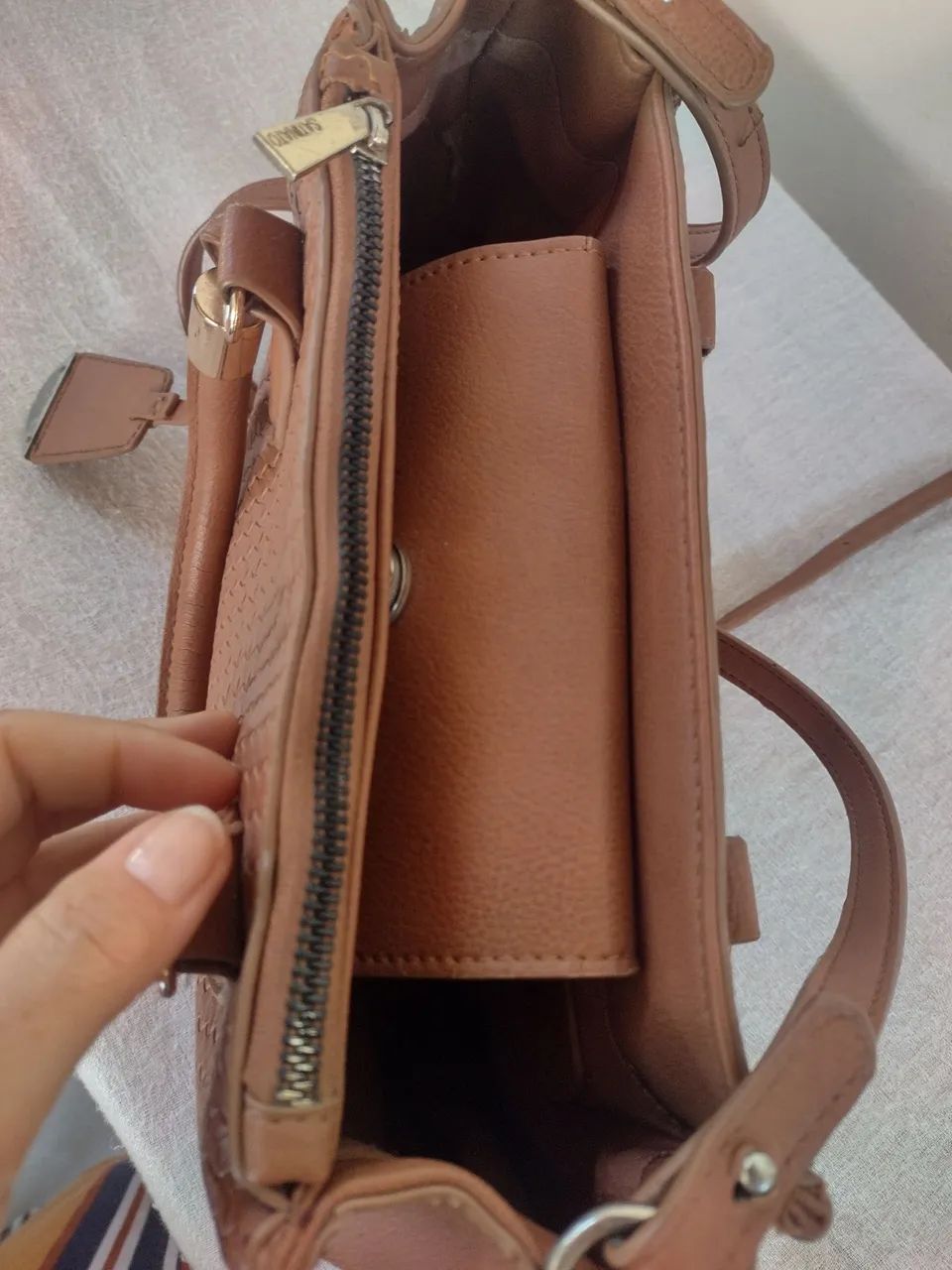 Bolsa satinato média caramelo - Foto 5