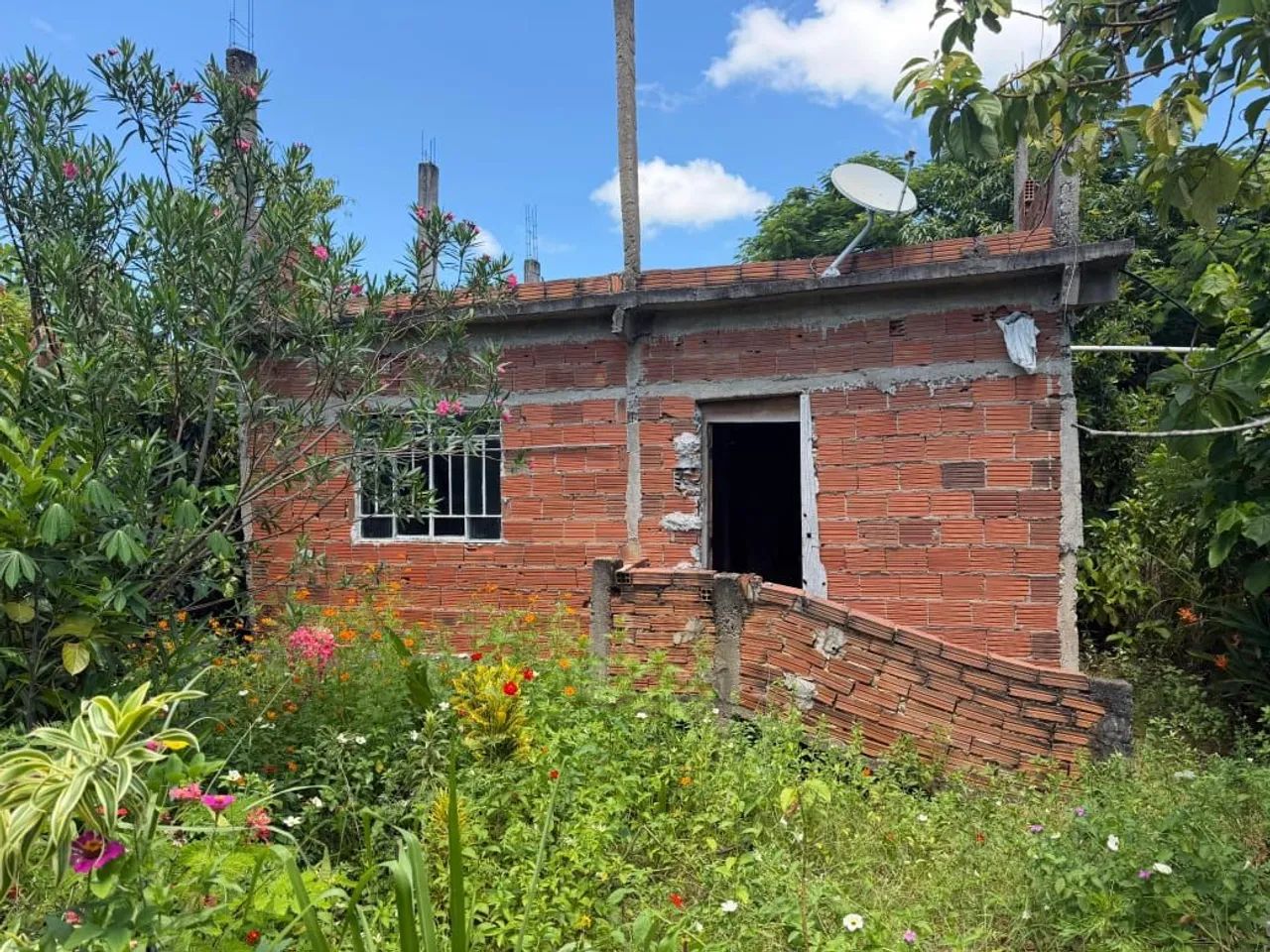 CASA NA ZONA RURAL DE ITAPERUNA