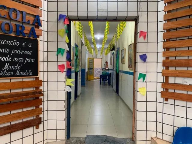 Escola de Ensino Fundamental em Costa Barros com 900m²
