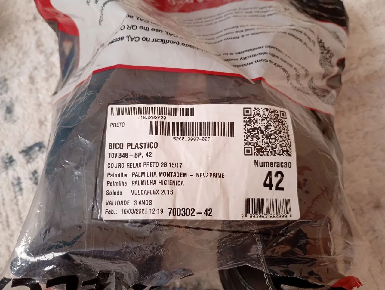 Bota Vulcaflex bico plastico - Foto 4