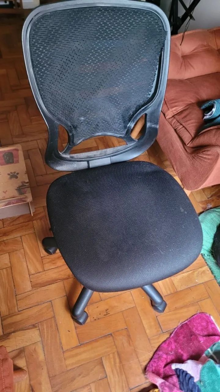 Cadeira de escritório em bom estado