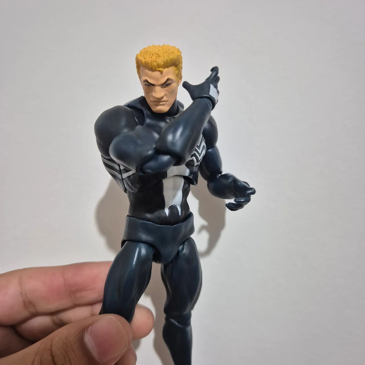 Action Figure do Venom Mafex  - Foto 4