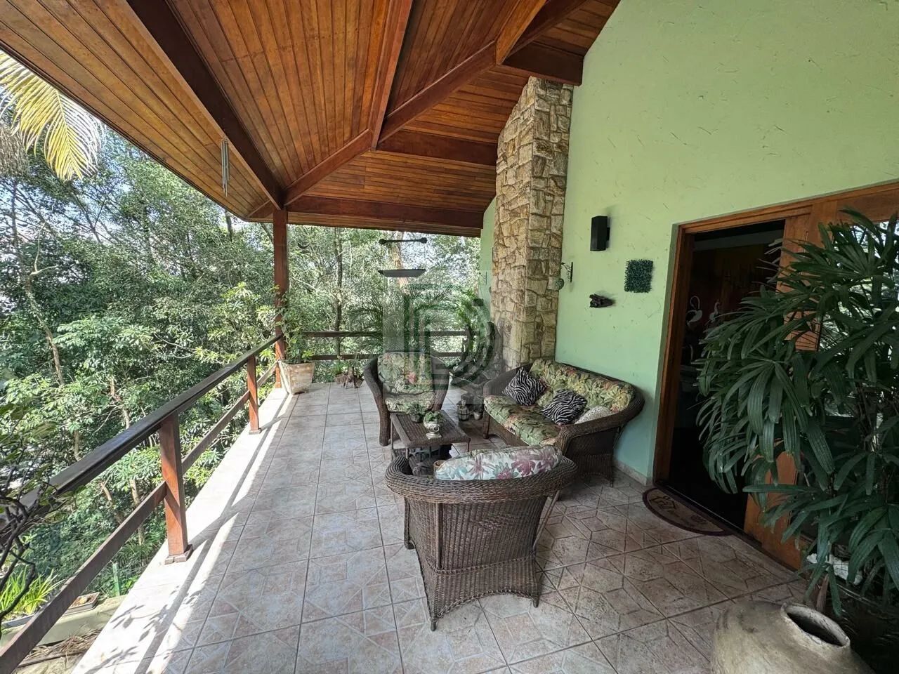 Casa com 4 suítes e 559m² no Condomínio Iolanda - Taboão da Serra - SP