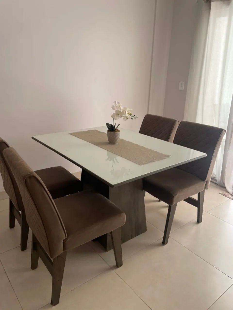 JOGO DE MESA EM MDF COM 4 CADEIRAS