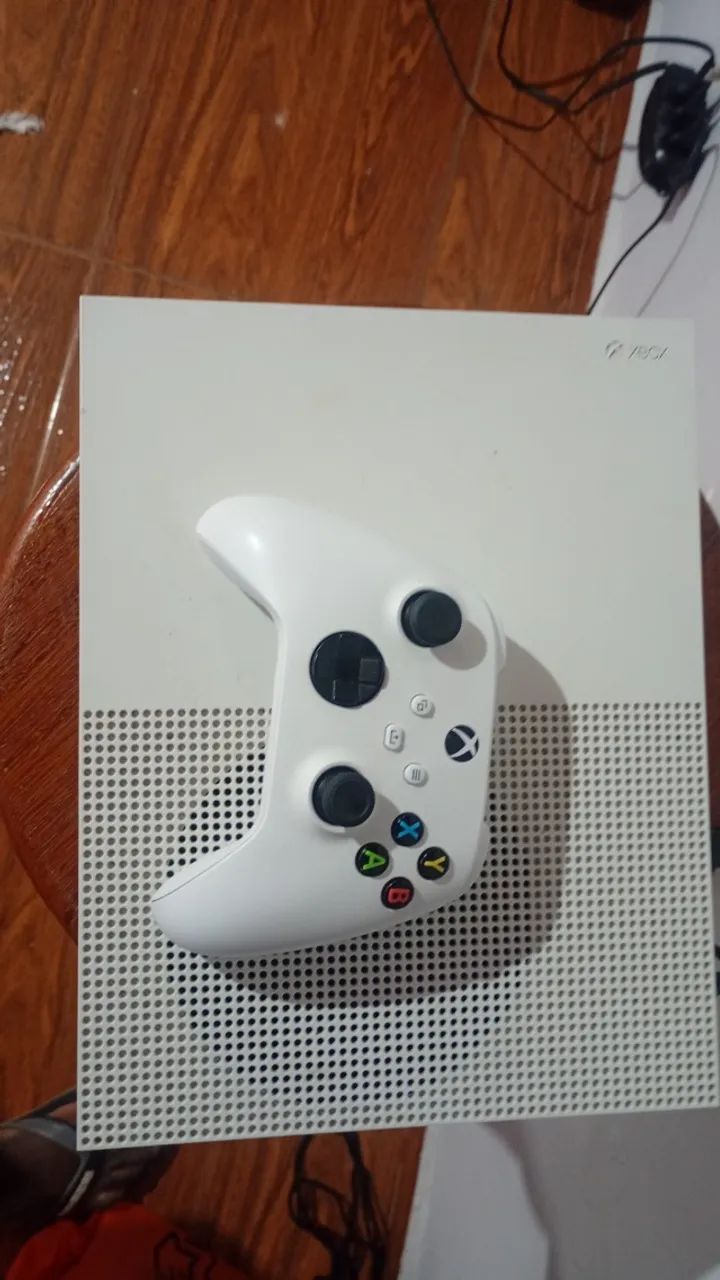 Vendo Xbox one s mídia digital,manete original e jogo. - Foto 4
