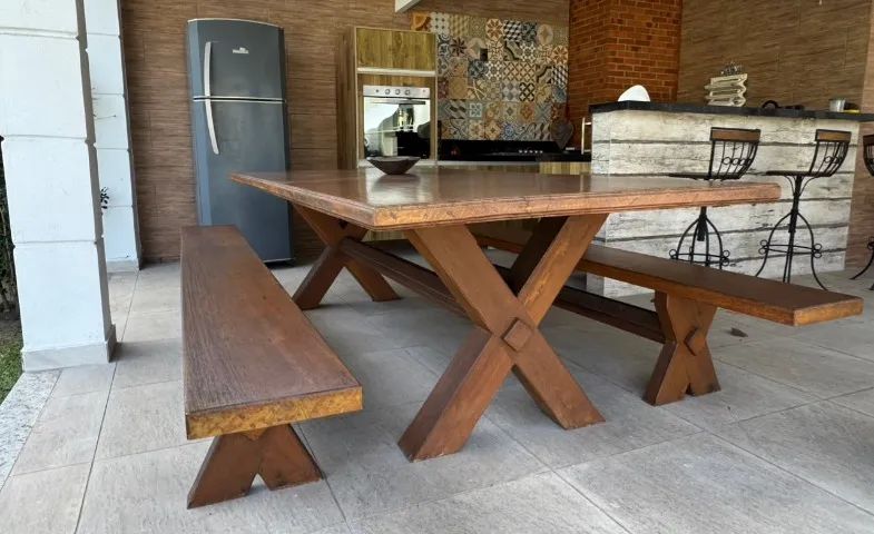 Mesa de Madeira Maciça 2,90m + 2 Bancos - Peça Única - Foto 2