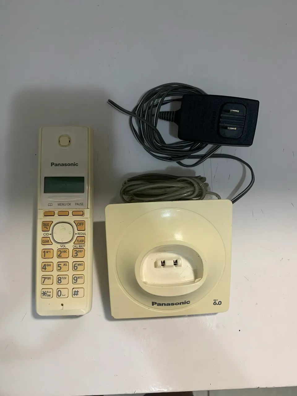 Telefone sem fio Panasonic modelo KX-TG1711CA.
