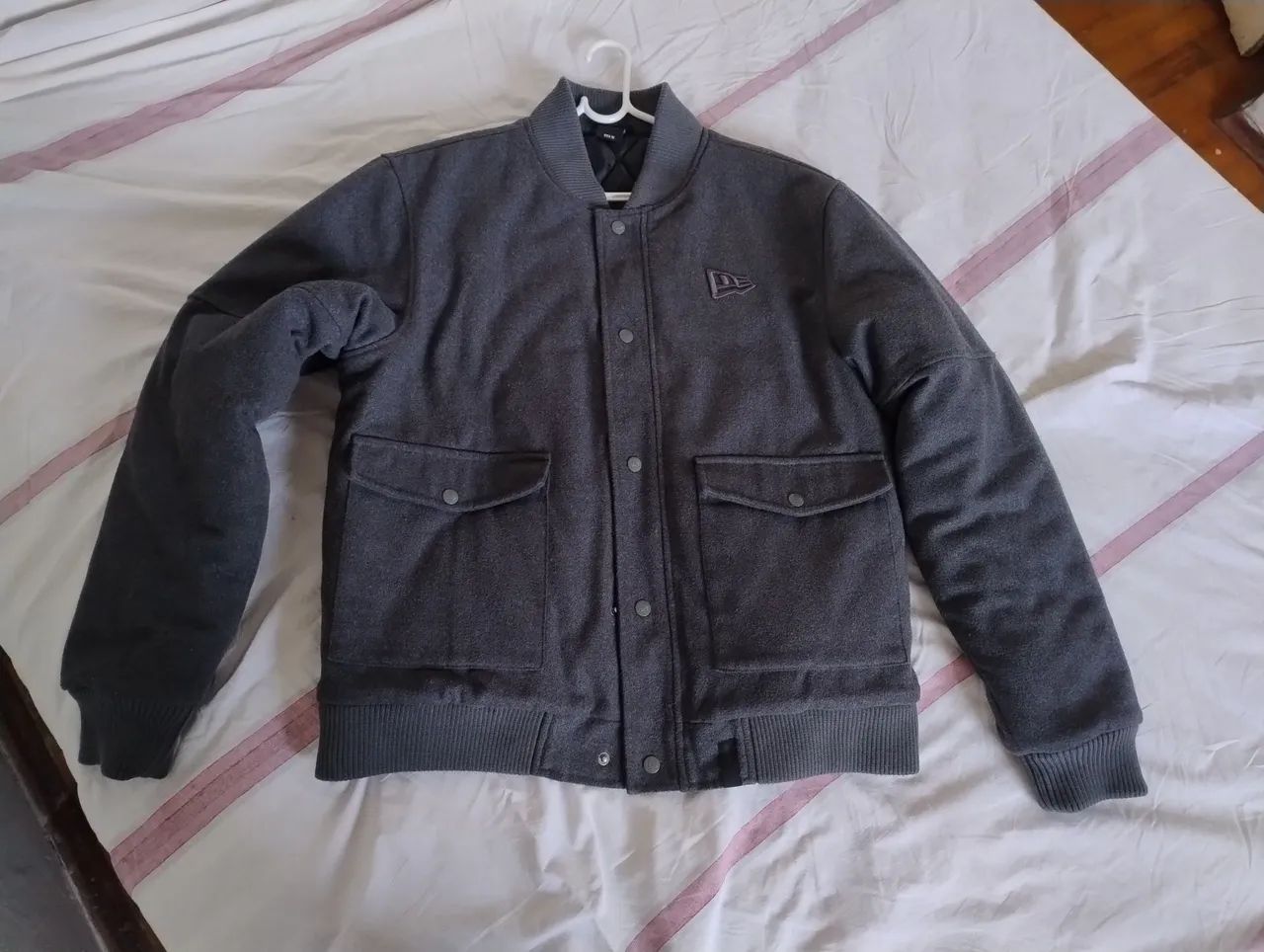 Jaqueta Bomber New Era varsity lã - Foto 3