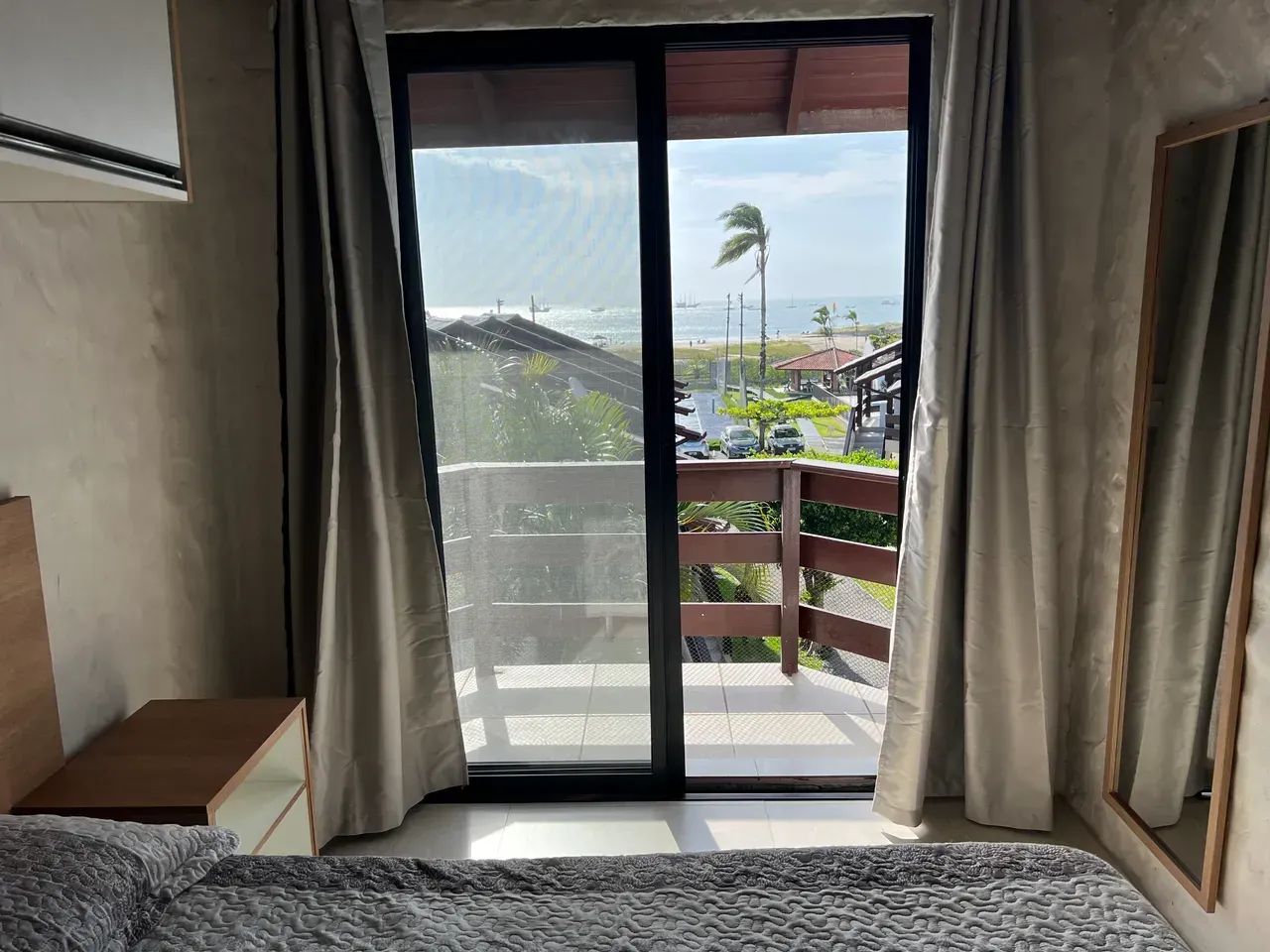 Duplex Geminado - Ponta das Canas - 2 quartos - Mobiliado