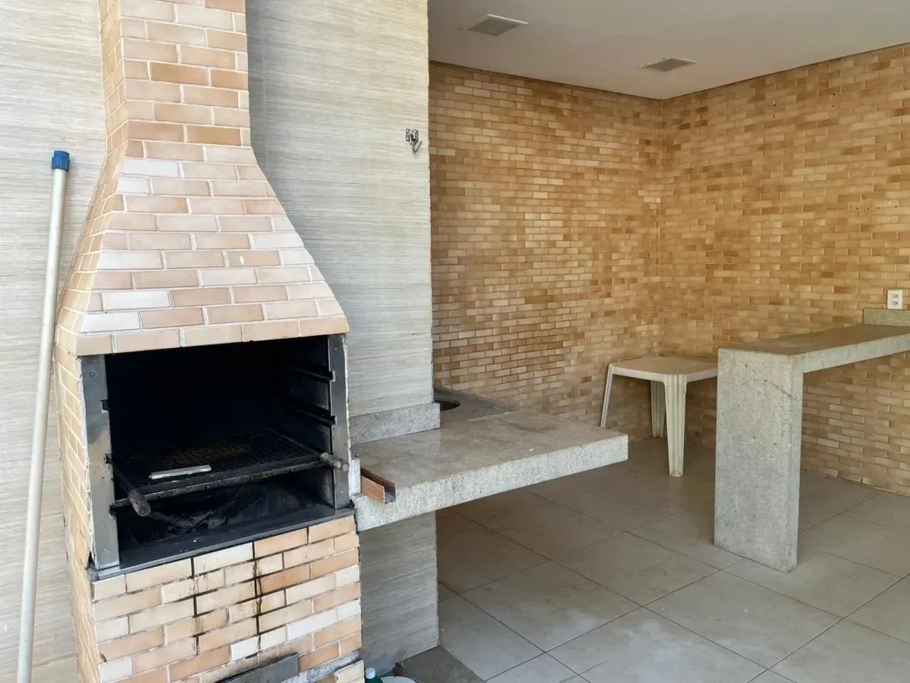Casa Sobrado c/ móveis planejados tem 250m² com 4 SUITES