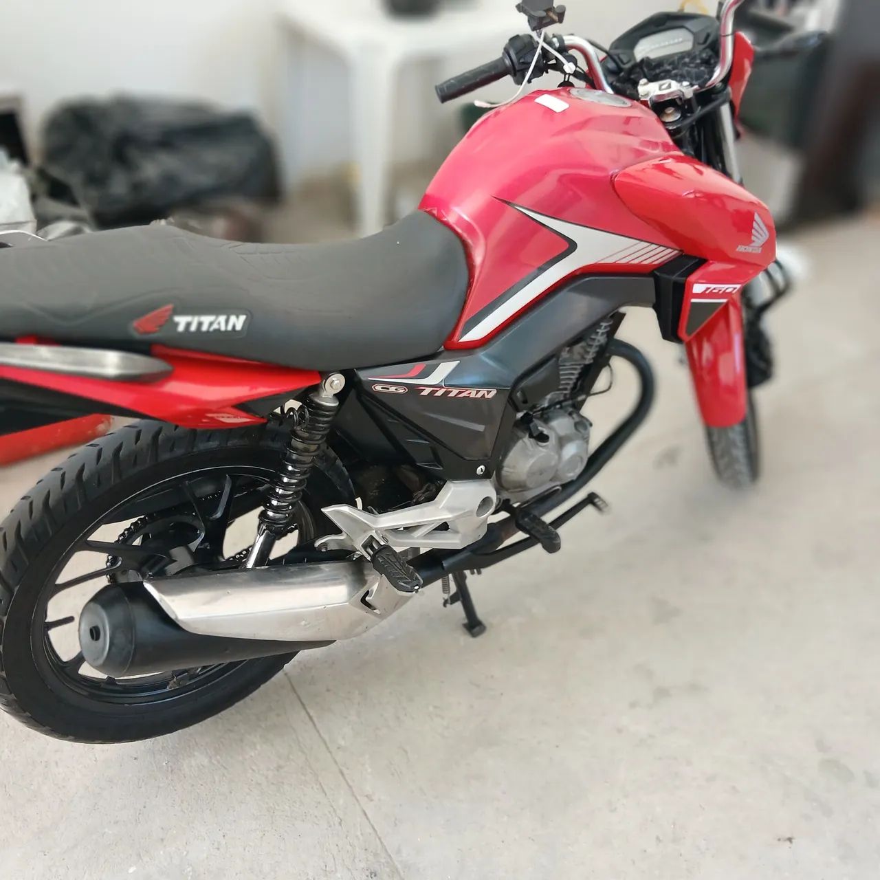 Vendo titan excelente para uso