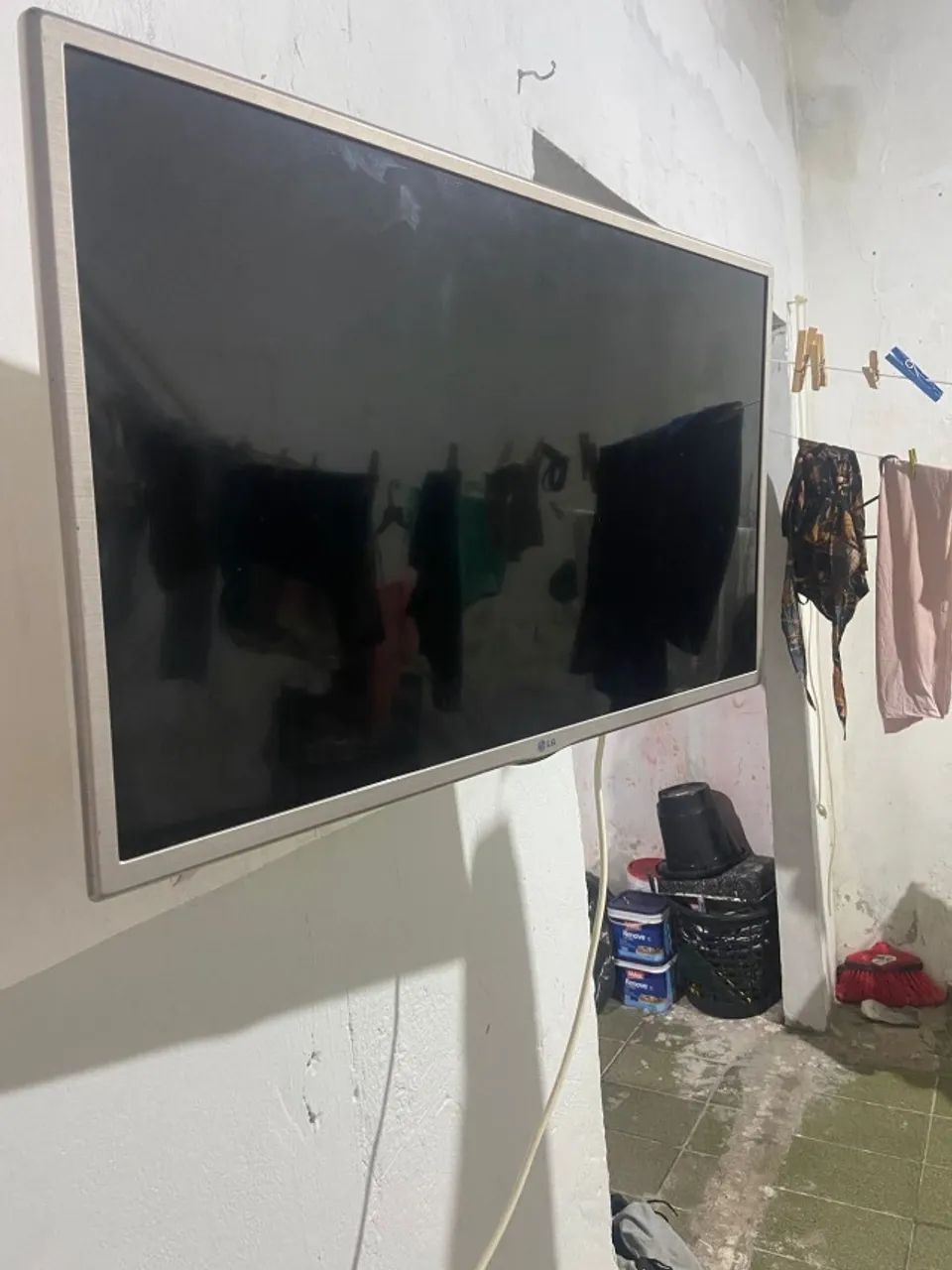 Smart TV LG 32" Prata (Modelo 32LF585B) - Com Acessórios  - Foto 2