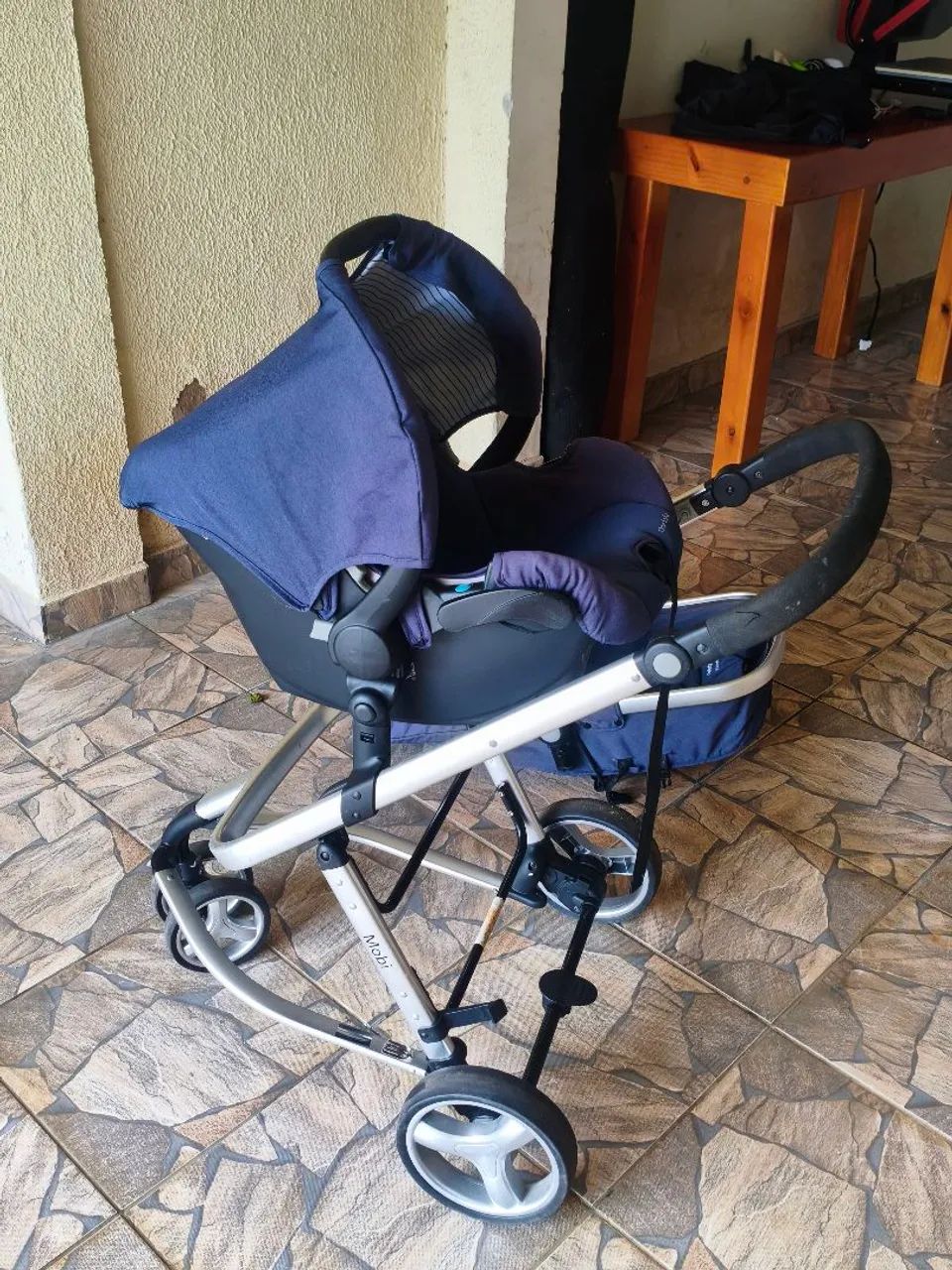 Carrinho de bebê mais bebê conforto