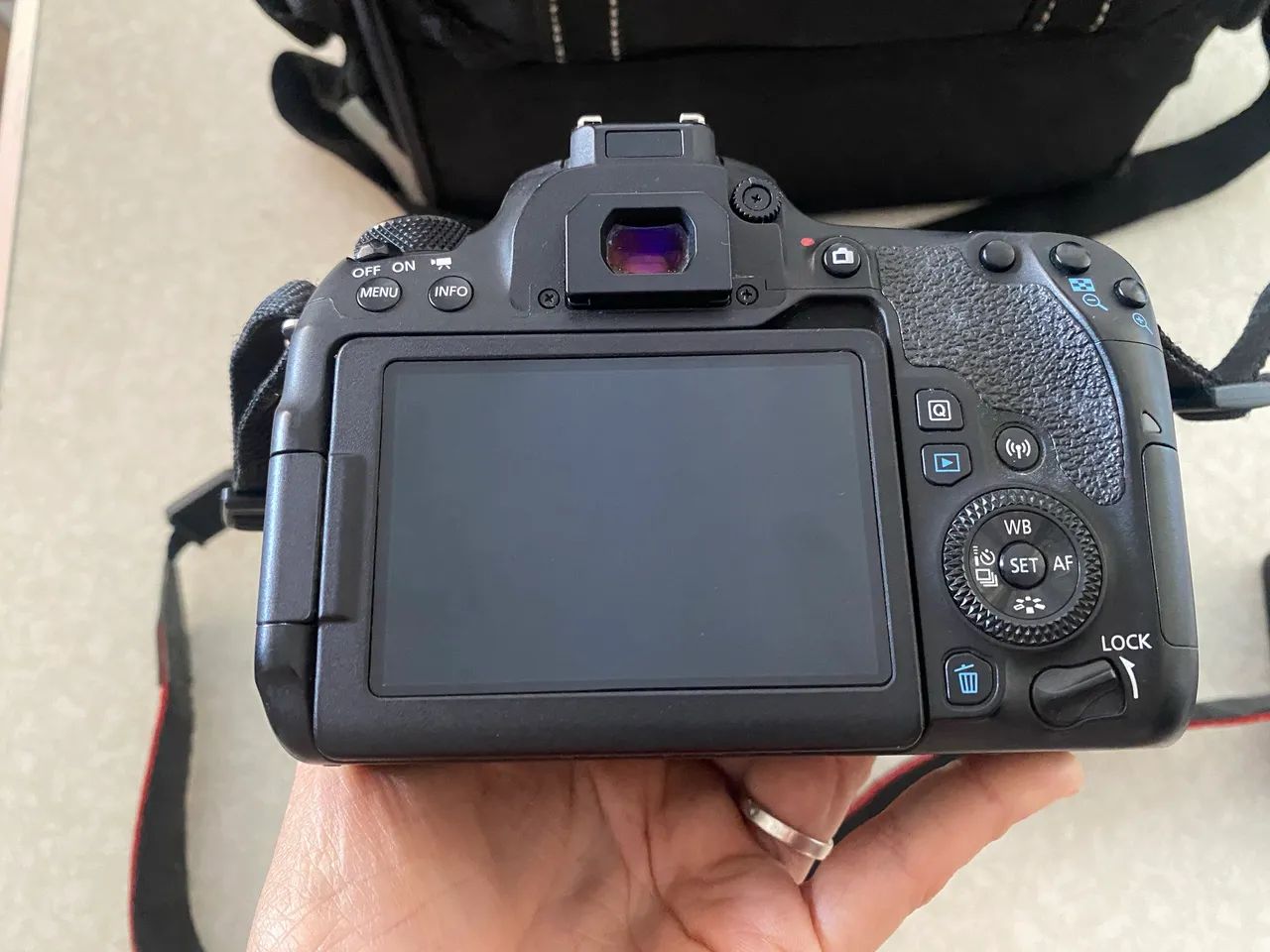 Cânon EOS 77D em perfeito estado - Foto 4