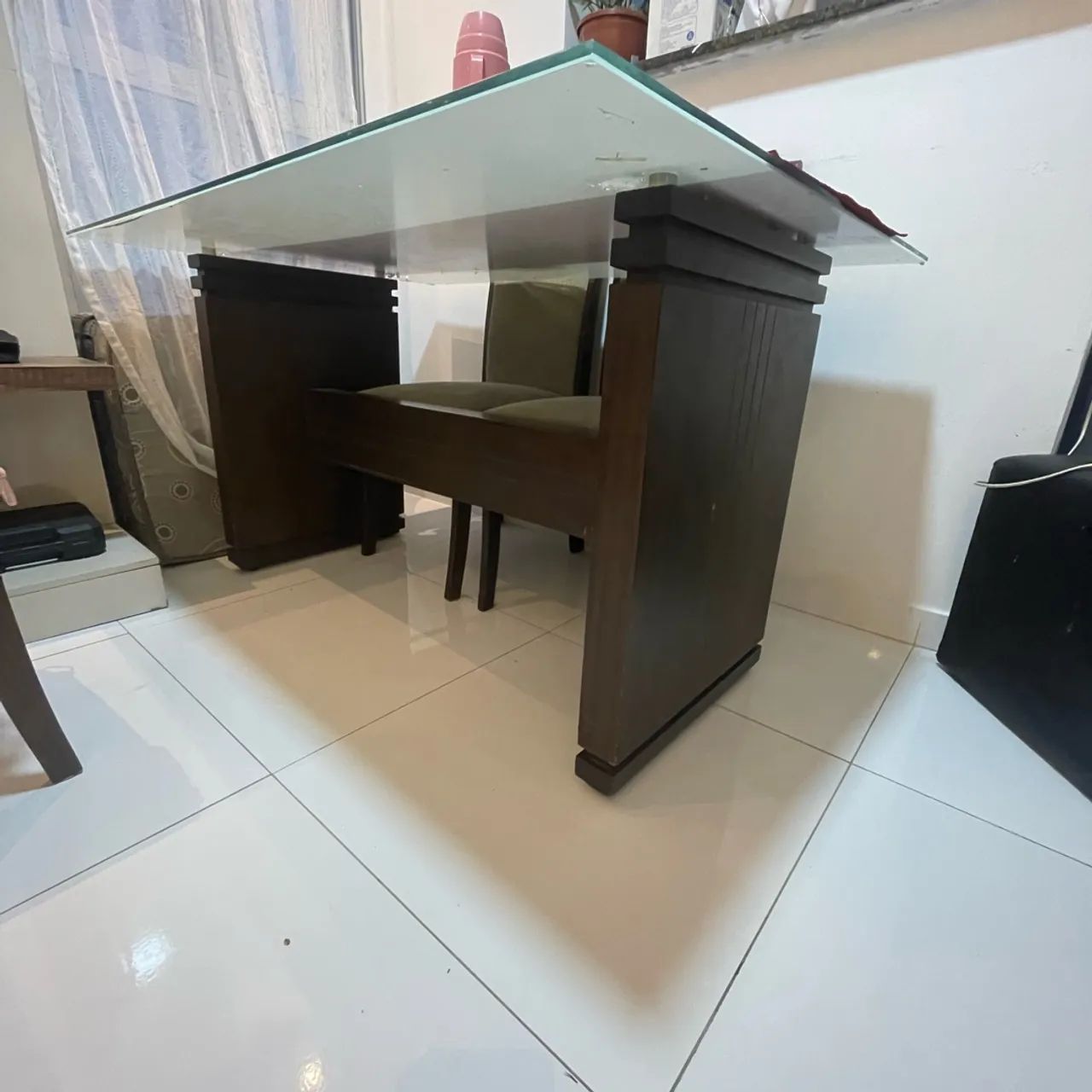 Mesa de Jantar com 04 cadeiras  - Foto 3