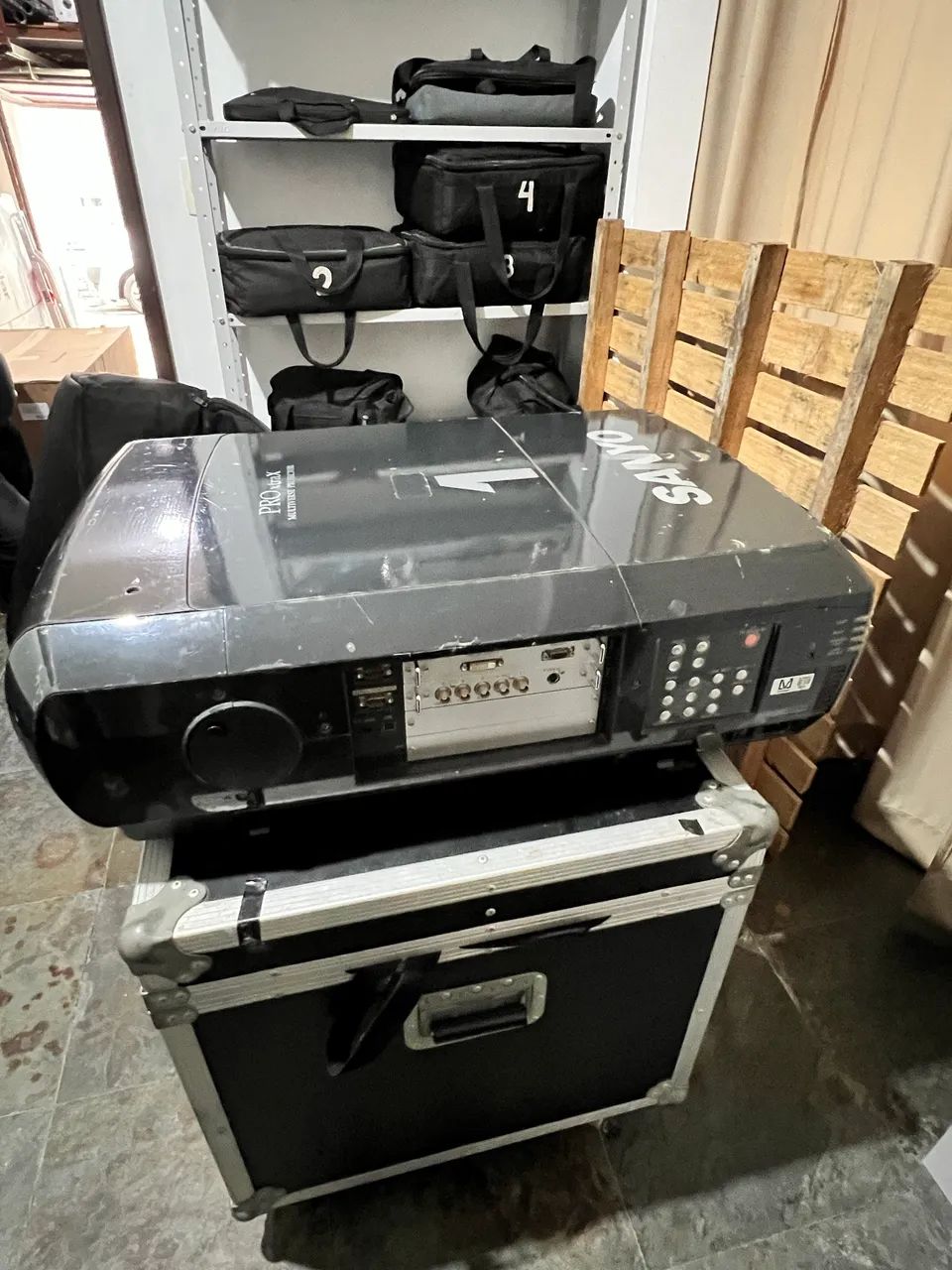 Projetor Sanyo Plc-xf47 - 15000 Lumens - Lente Standard - Foto 3