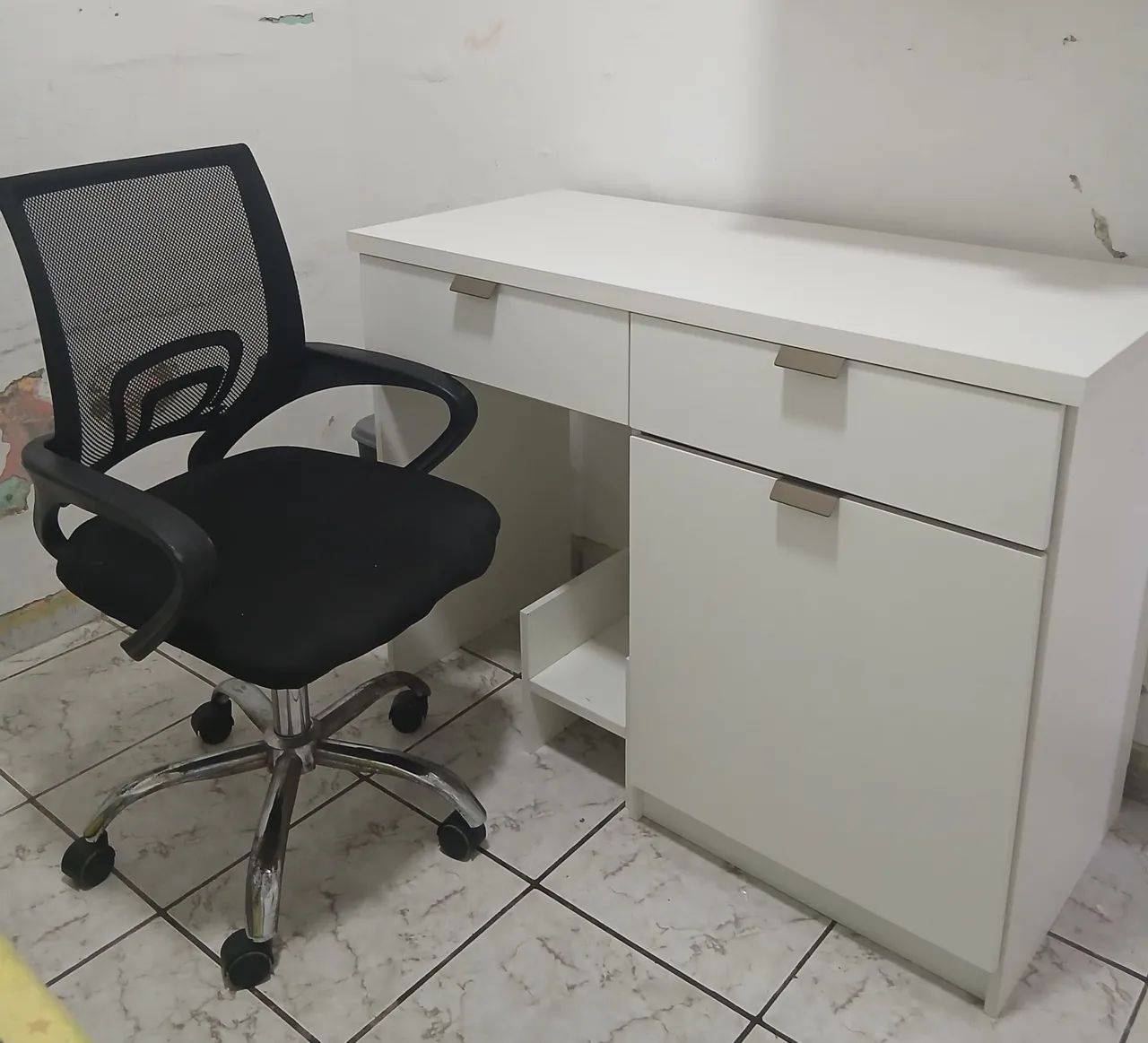 Vendo mesa e cadeira suporte para cpu