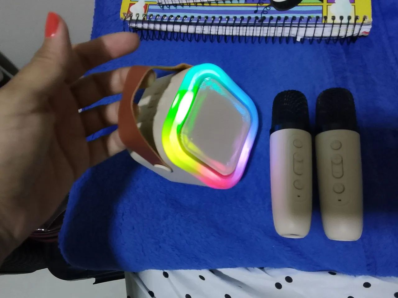 Caixa De Som Karaokê Bluetooth K12 Com 2 Microfones Sem Fio - Foto 3