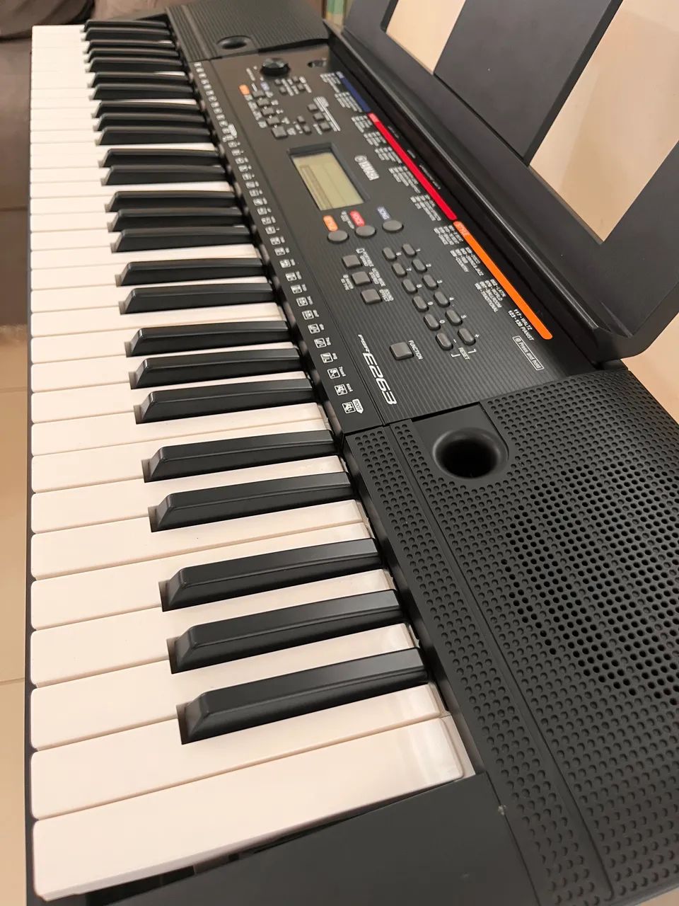 Teclado Yamaha PSR E263 