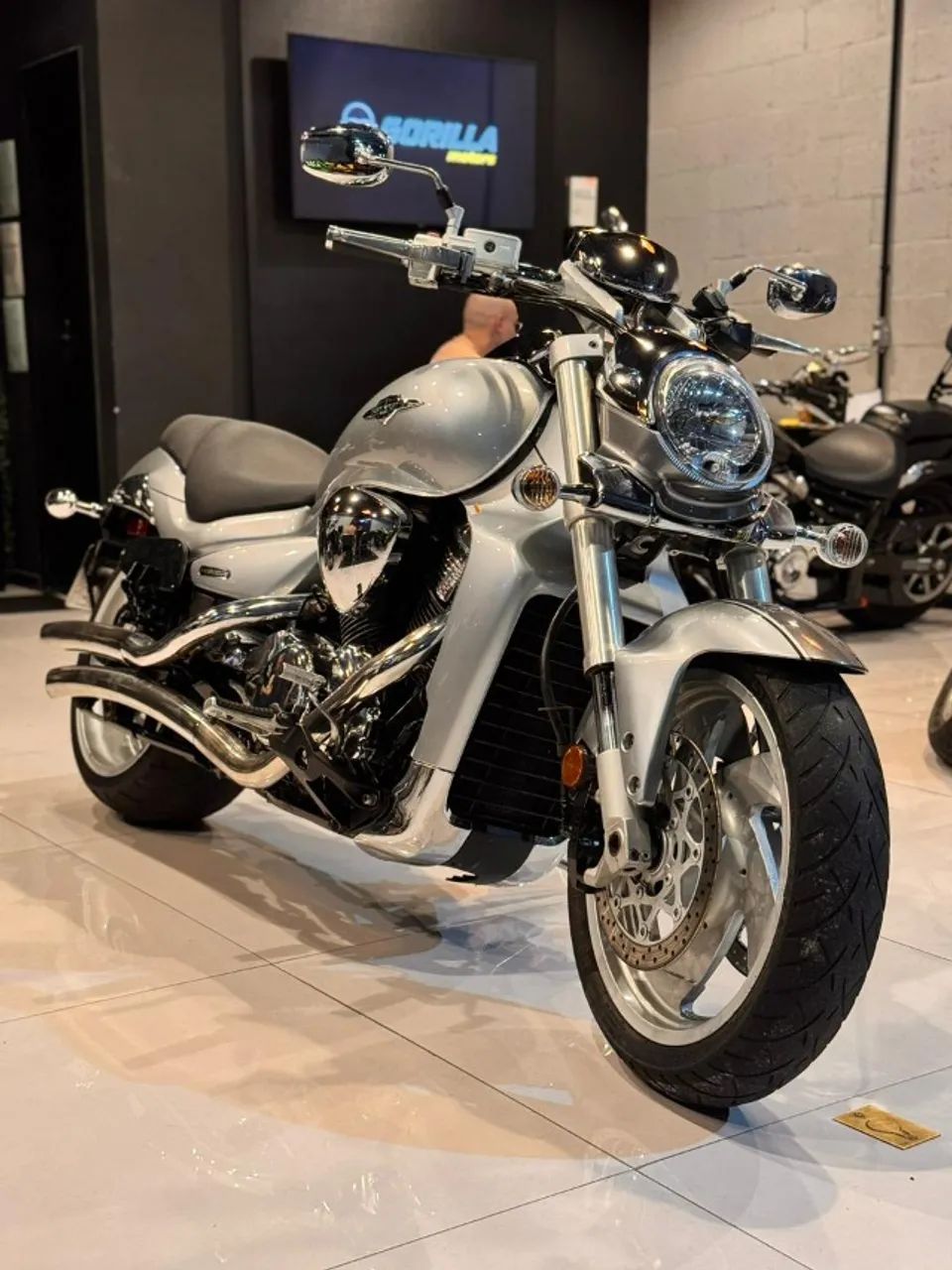 SUZUKI - M1800r