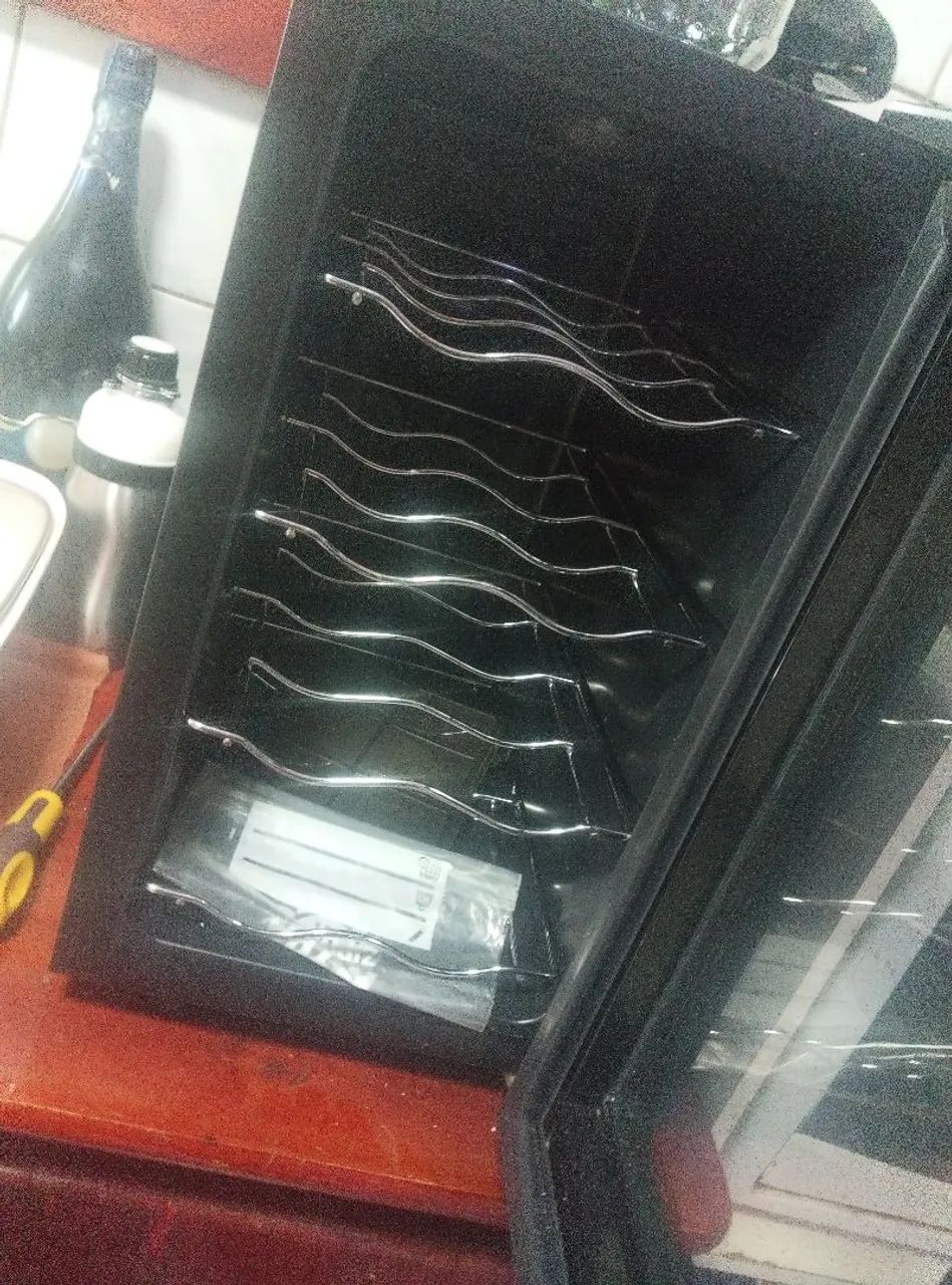 Adega para 8 vinhos