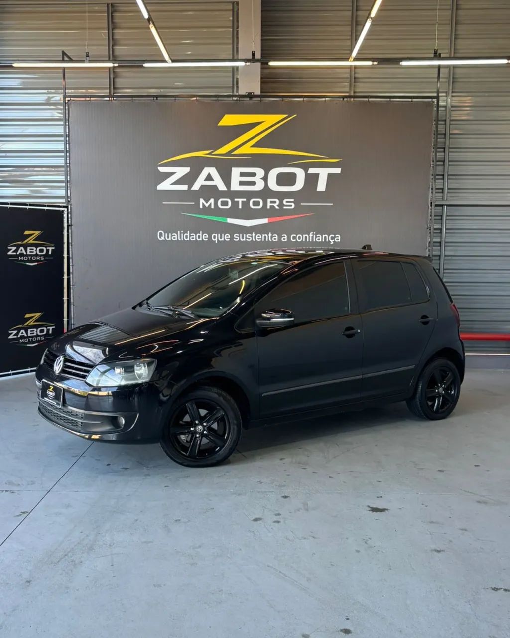 Volkswagen Fox 1.0 MI Total Flex 8V 5P 2013