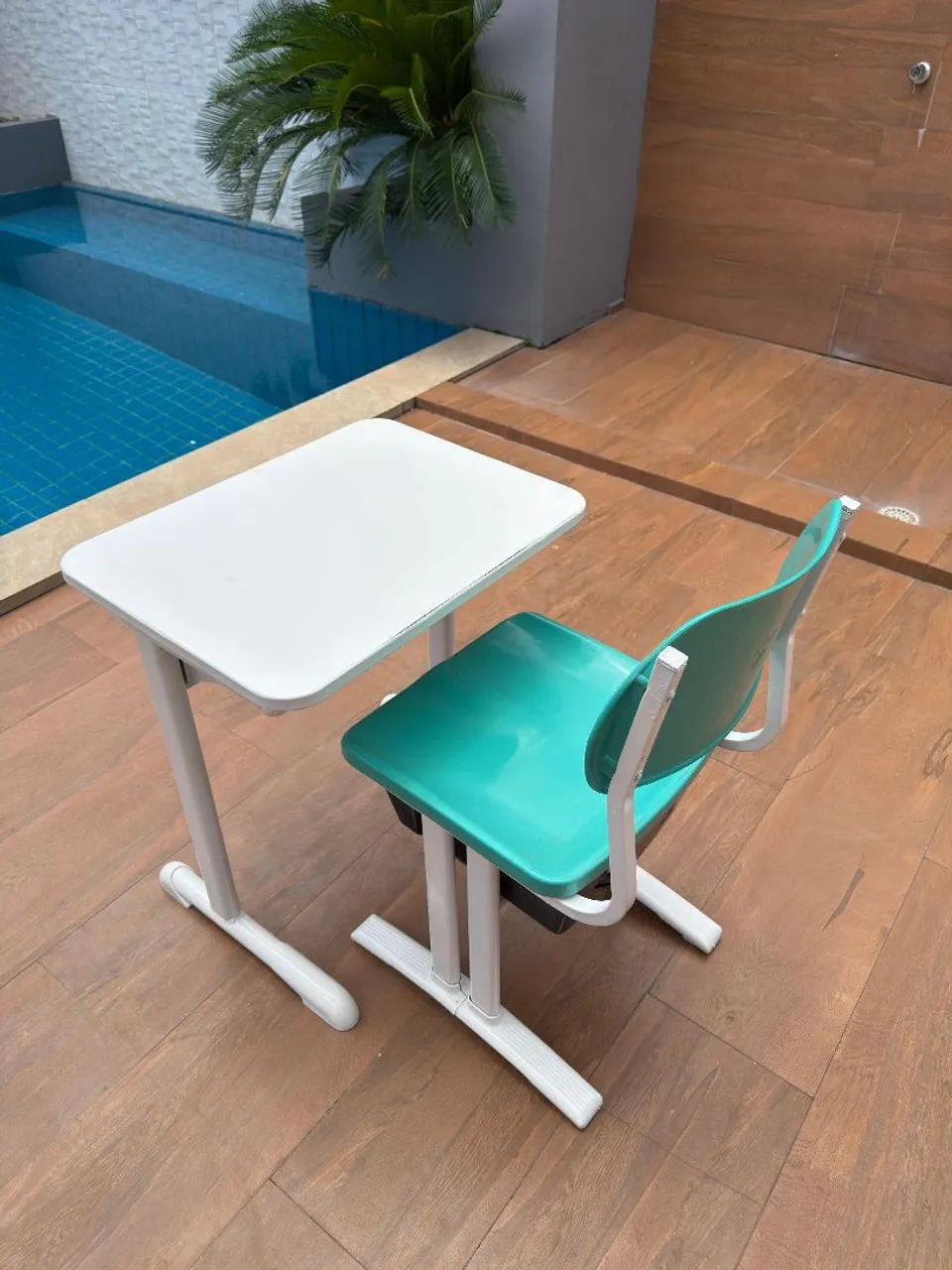 Cadeira e mesa  para estudar 