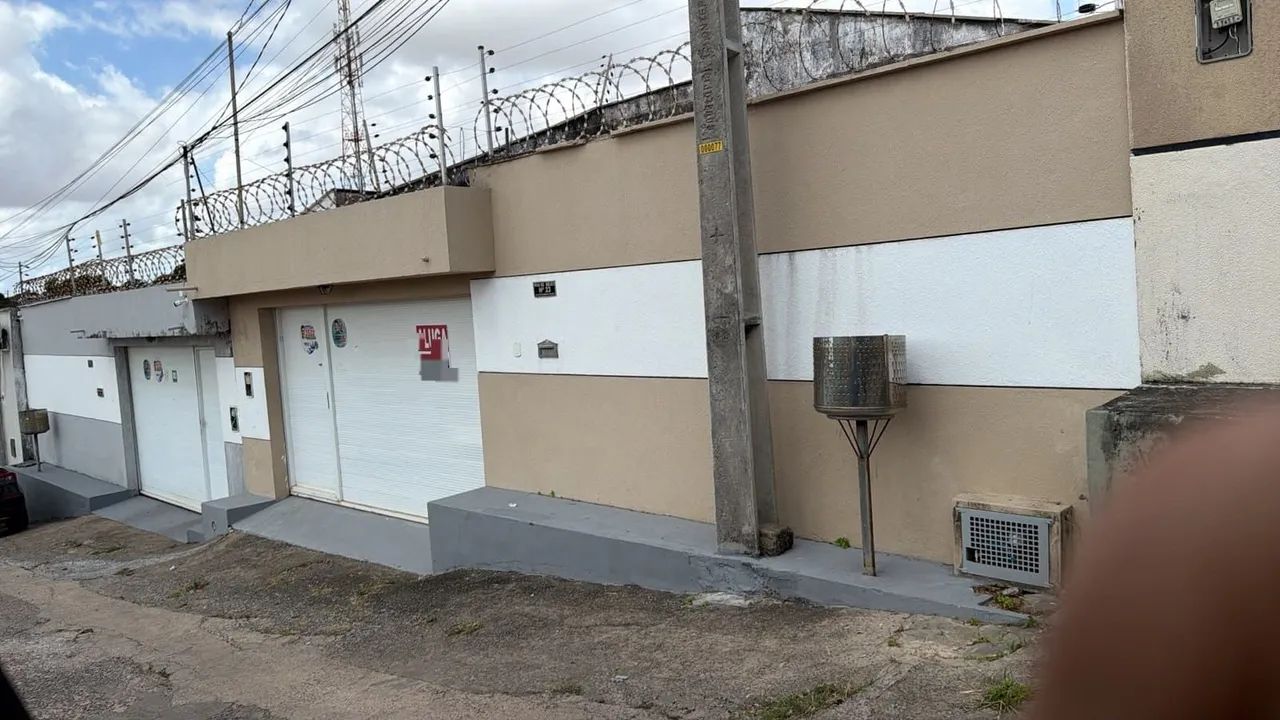 Alugo casa