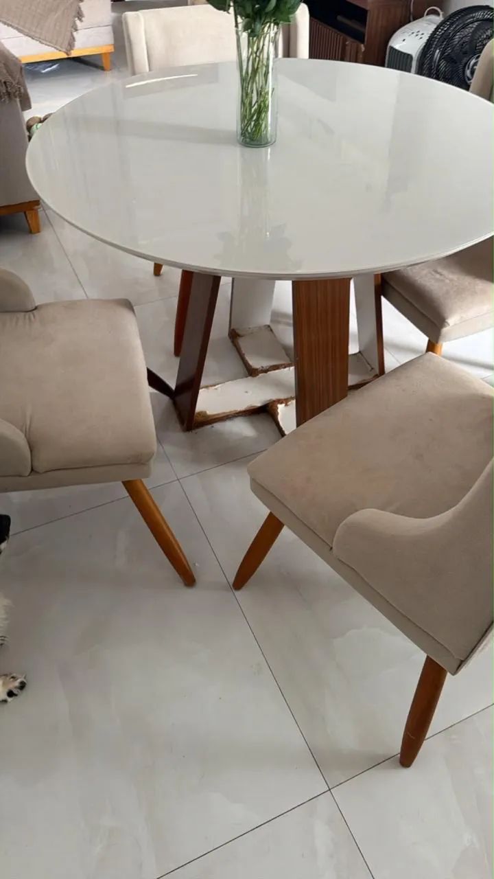 Mesa com cadeiras