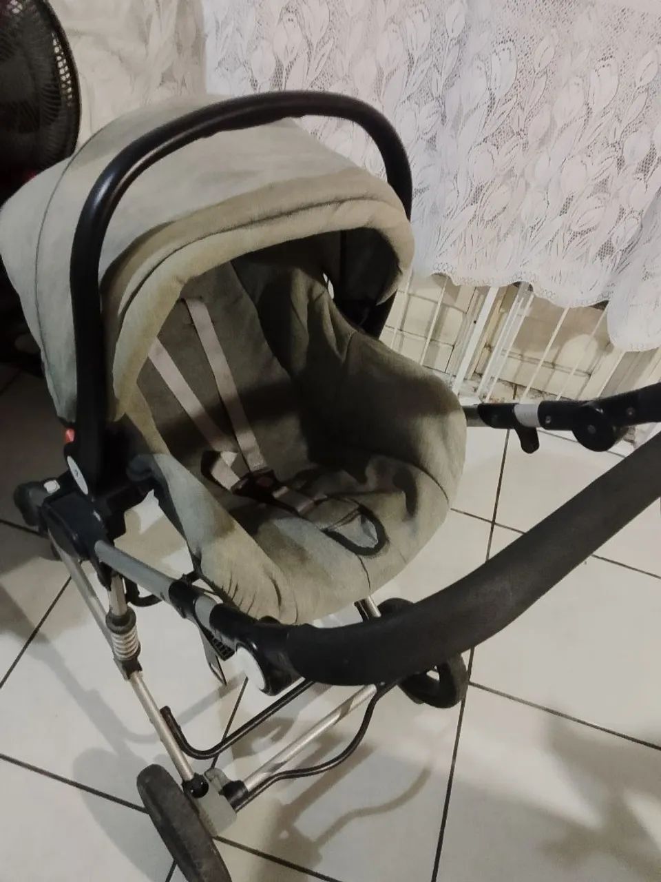 Vendo conjunto de carrinho e bebê conforto  - Foto 2