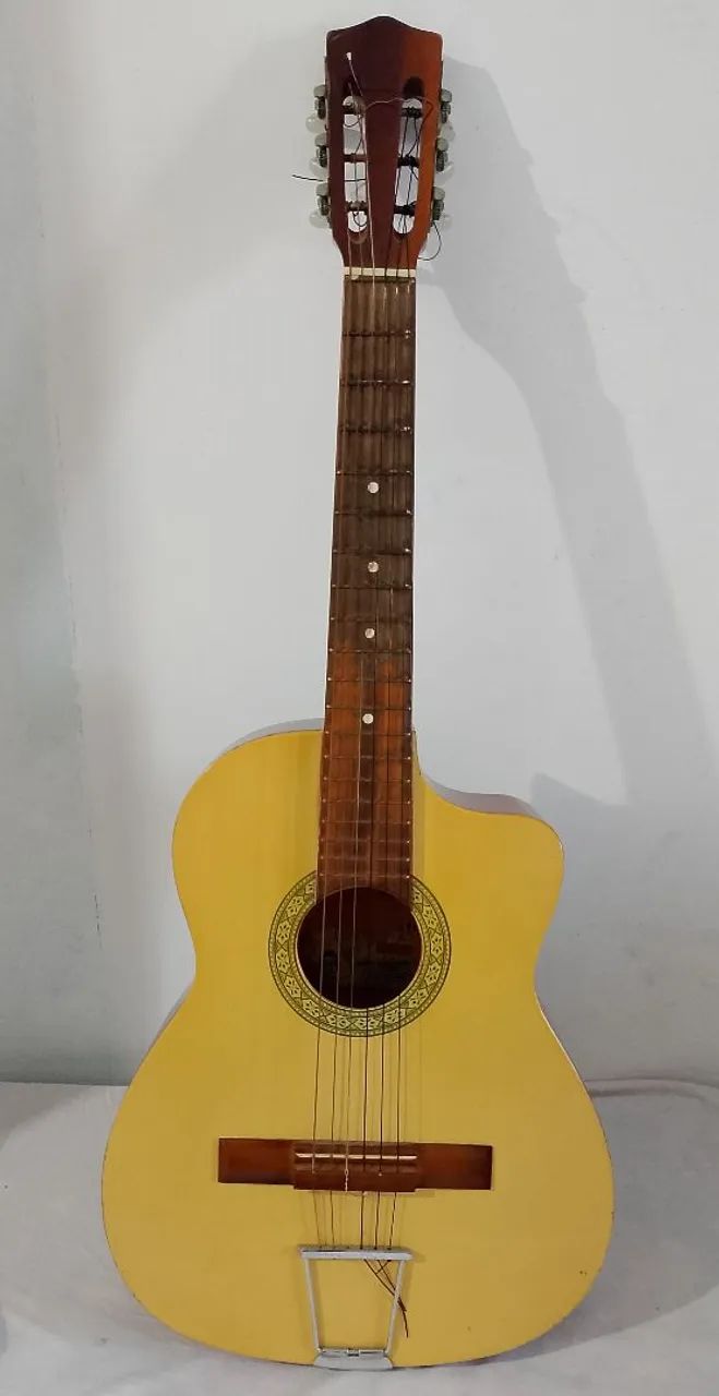 Violão marca Di Giorgio.