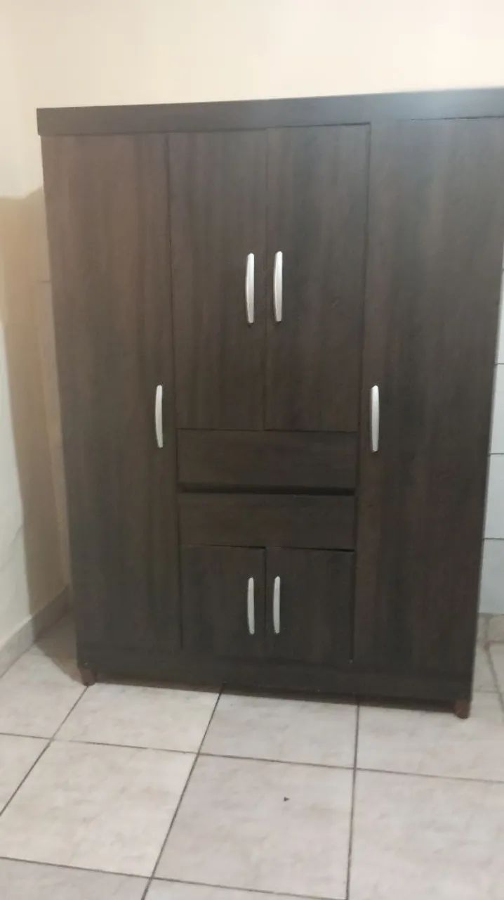 Guarda roupa de solteiro 