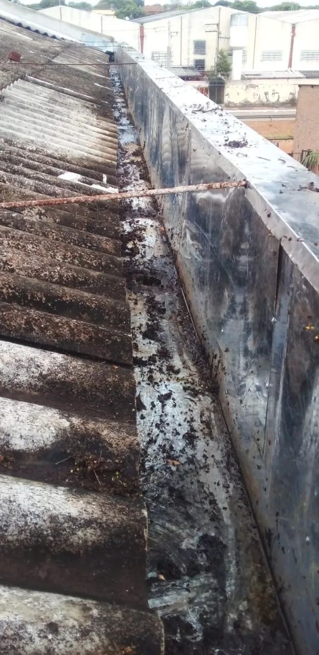 Calhas, rufos e reparos em telhados com vazamentos